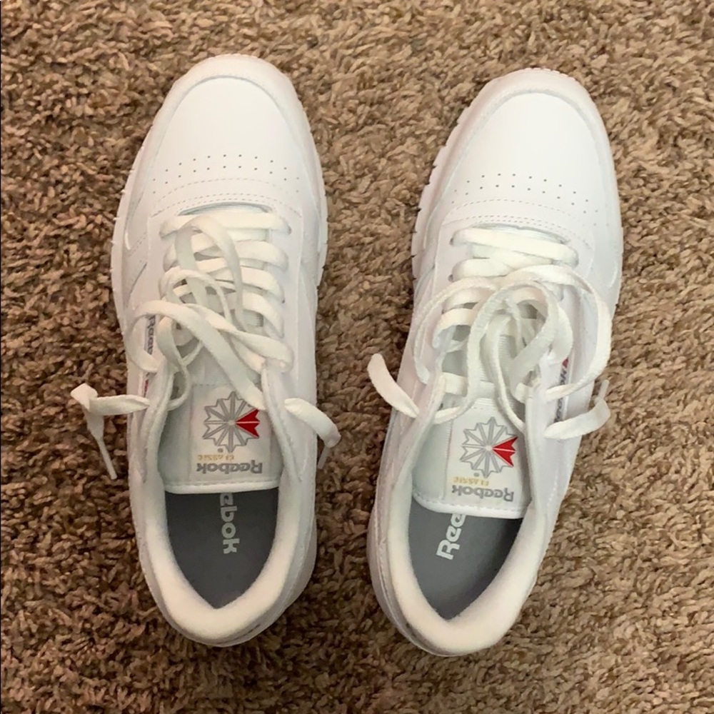Classic Reebok tennis shoes kids size 7